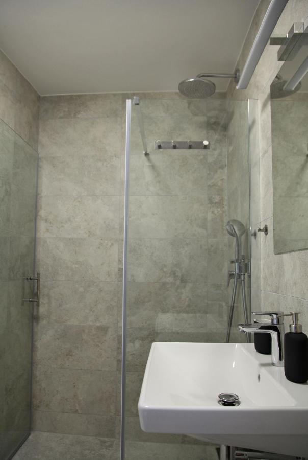 Apartment Jurijana - New 4-Bedroom Triplex With Sauna & Garden بوينج المظهر الخارجي الصورة